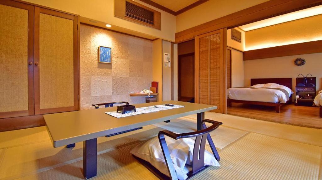 Tsukino Sumika Atami Juraku Hotel Экстерьер фото